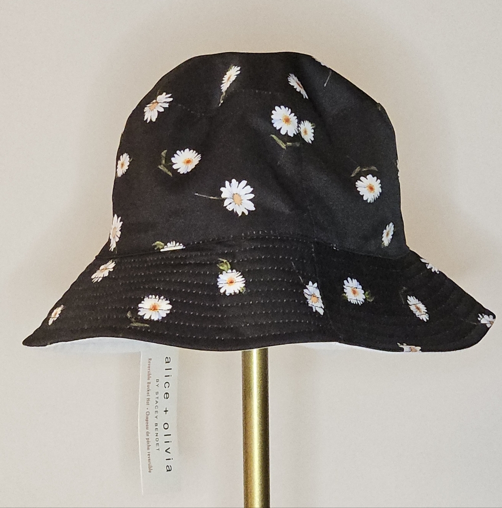Alice + Olivia Black Daisy Print Bucket Hat